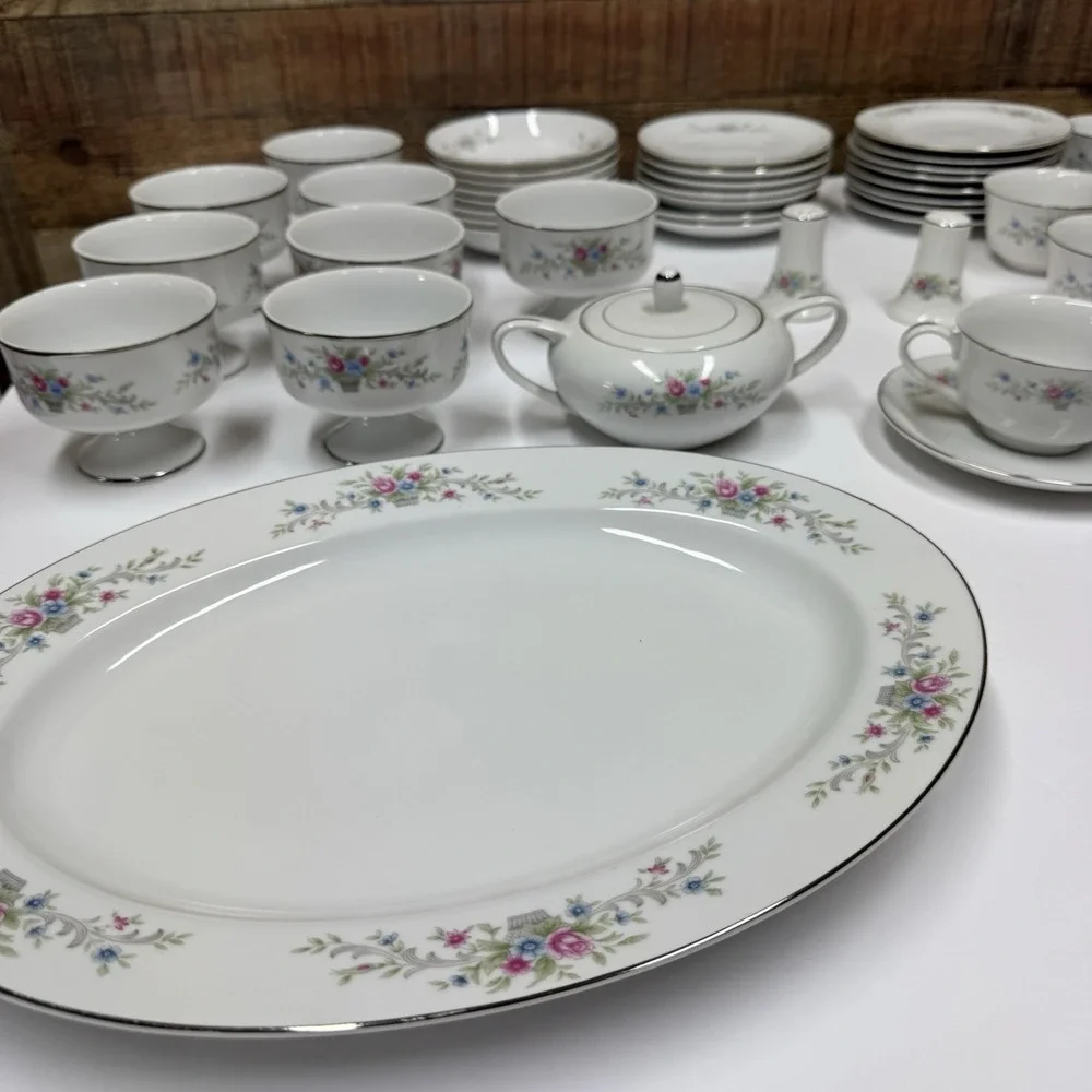Florenteen Fine China Fantasia Japan 53 Piece Set- Service for 8 Floral Silver